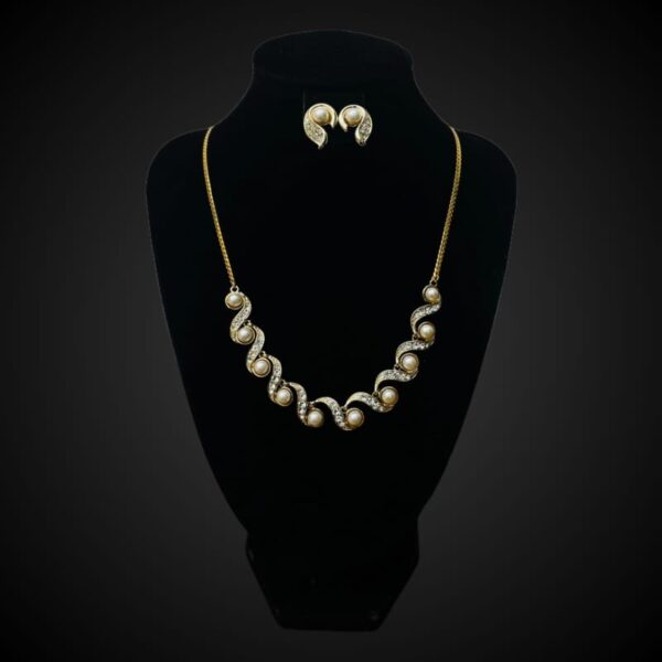 Shell Pearl Necklace Set