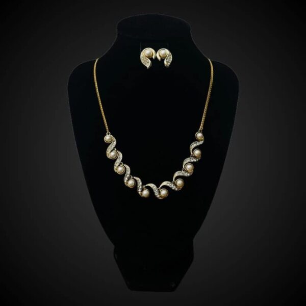 Shell Pearl Necklace Set