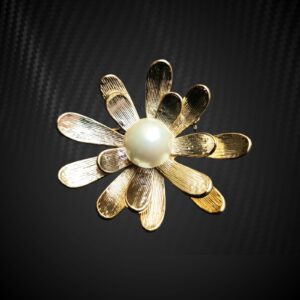 Shell Pearl Brooches
